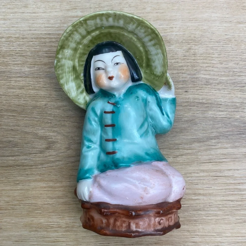 Vintage Chinese Wall Pocket‎ Figural Vase